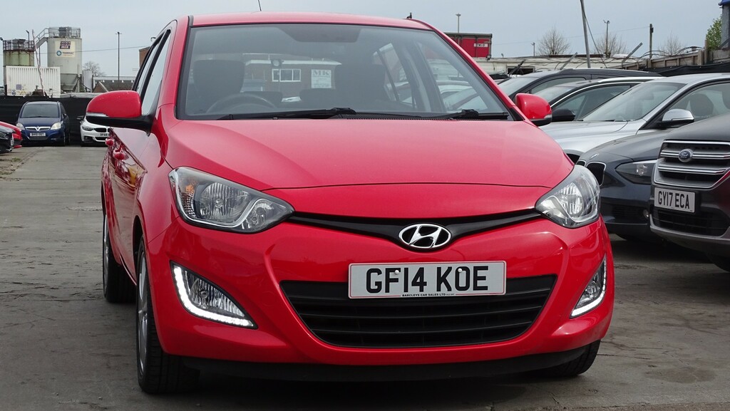Hyundai I20 Hatchback 1.4 Style 201414 Red #2