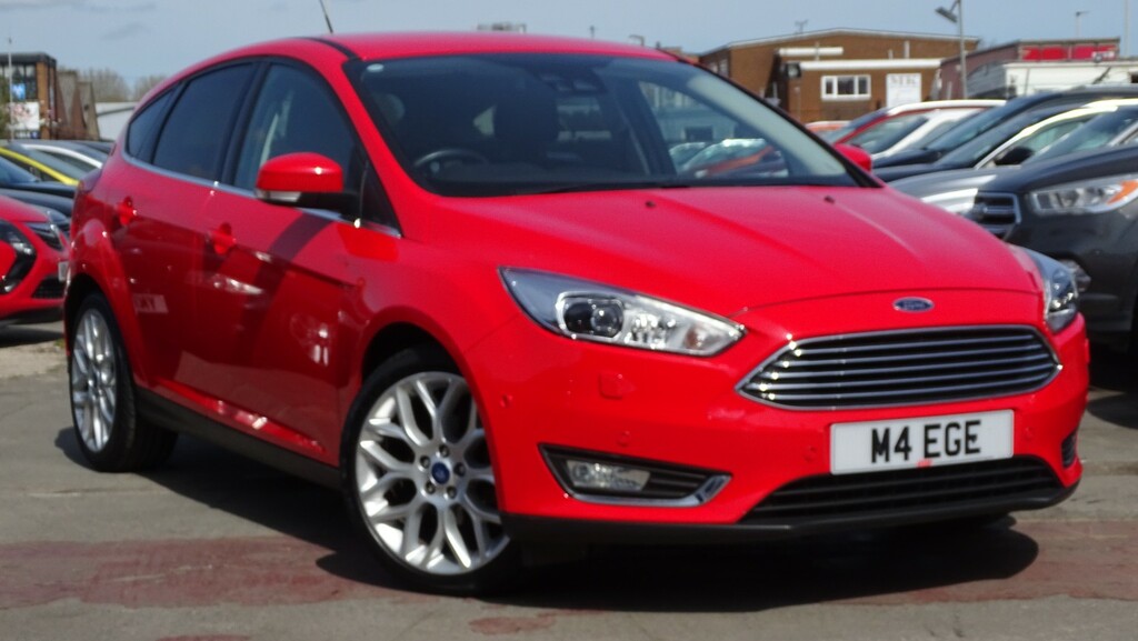 Ford Focus Hatchback 1.0 T Ecoboost Titanium X 201665 Red #4