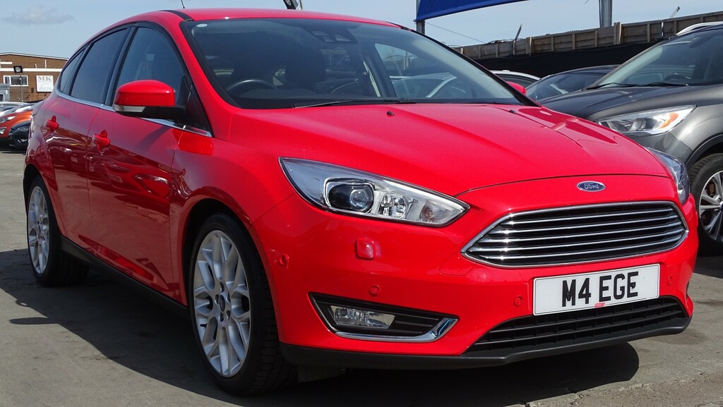 Ford Focus Hatchback 1.0 T Ecoboost Titanium X 201665 Red #2