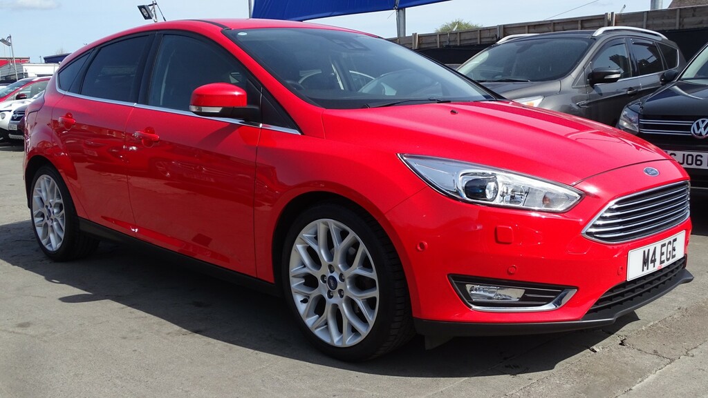 Ford Focus Hatchback 1.0 T Ecoboost Titanium X 201665 Red #5