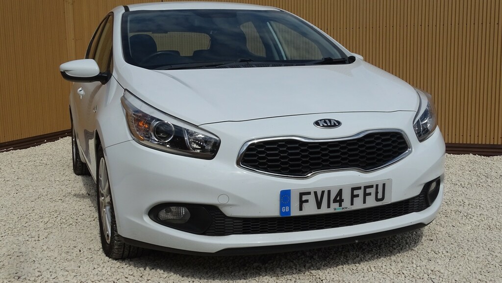 Kia Ceed Hatchback 1.4 Vr7 201414 White #3