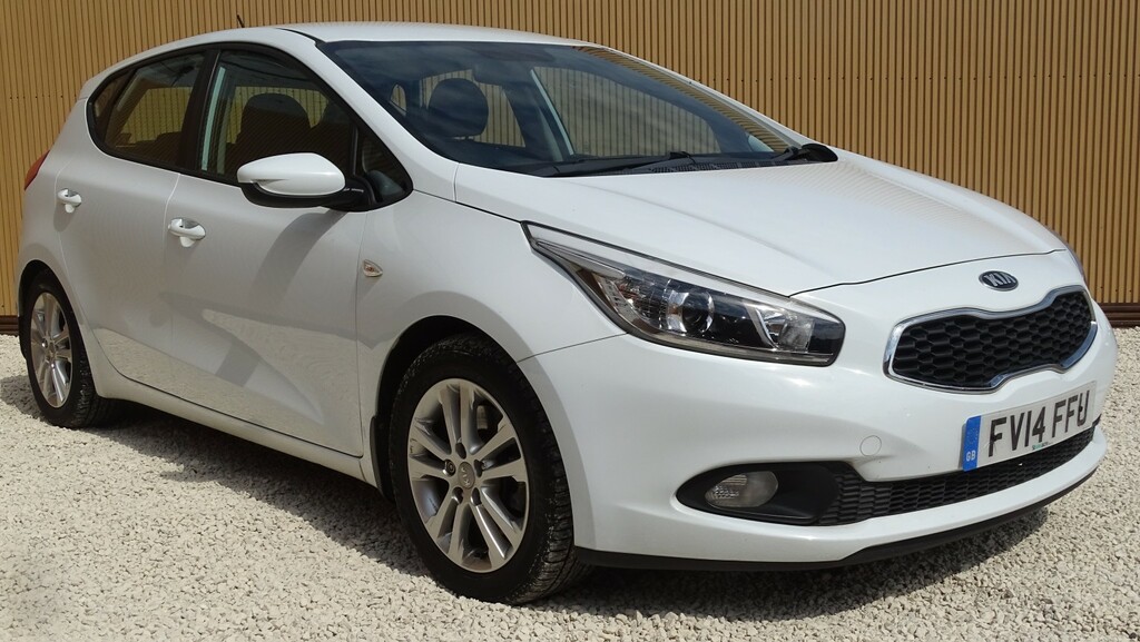 Kia Ceed Hatchback 1.4 Vr7 201414 White #4