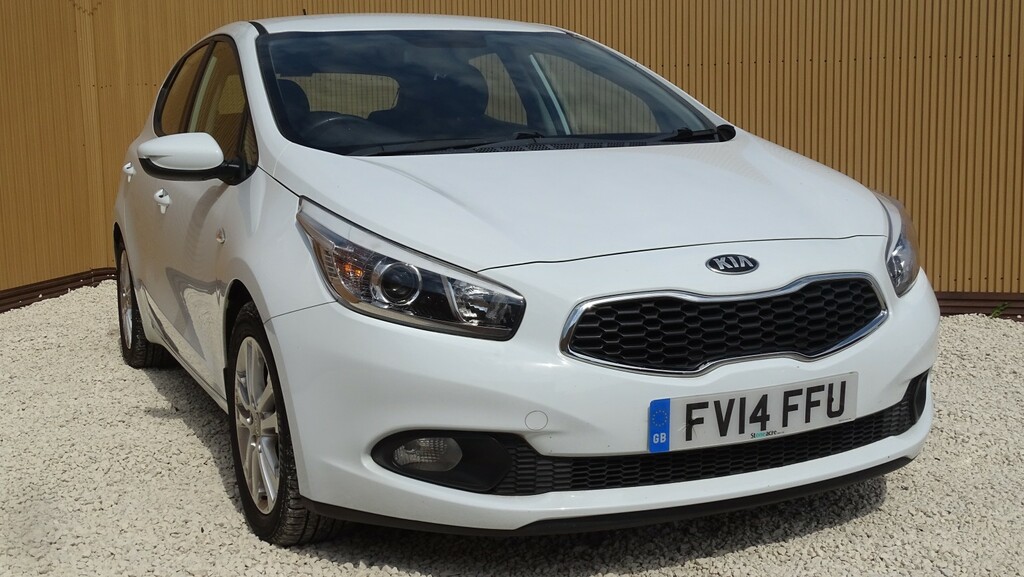 Kia Ceed Hatchback 1.4 Vr7 201414 White #2