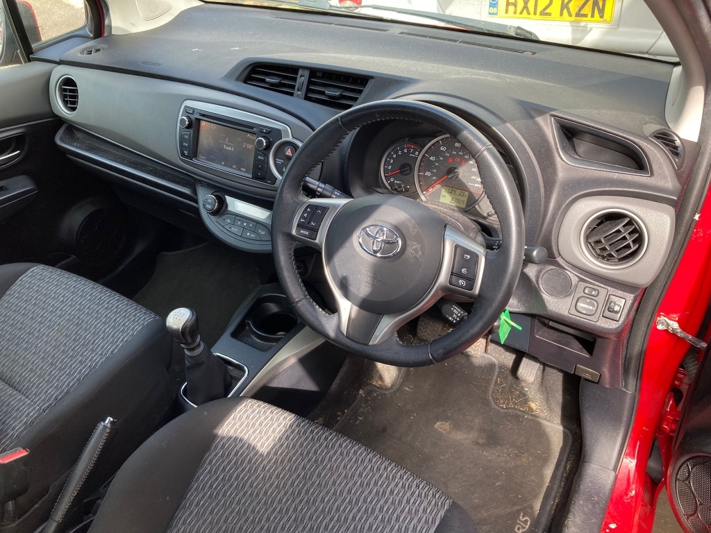 Toyota Yaris 1.3 Vvt-i Icon Plus PJ14HYT Red #3