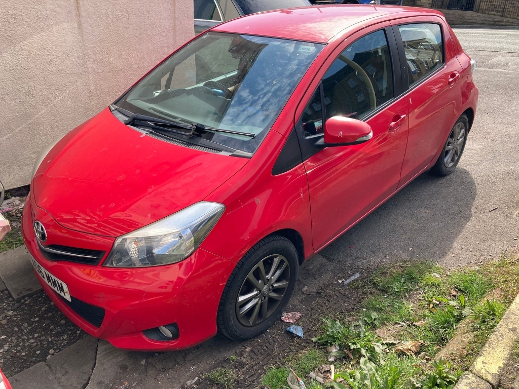 Toyota Yaris 1.3 Vvt-i Icon Plus Red