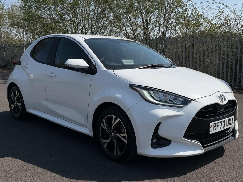 Toyota Yaris 1.5 Hybrid Design Cvt White