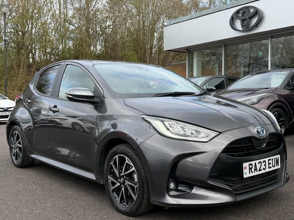 Toyota Yaris 1.5 Hybrid Design Cvt Grey