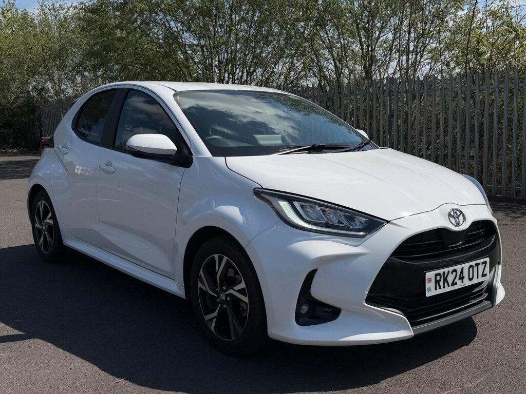 Toyota Yaris 1.5 Hybrid Design Cvt White