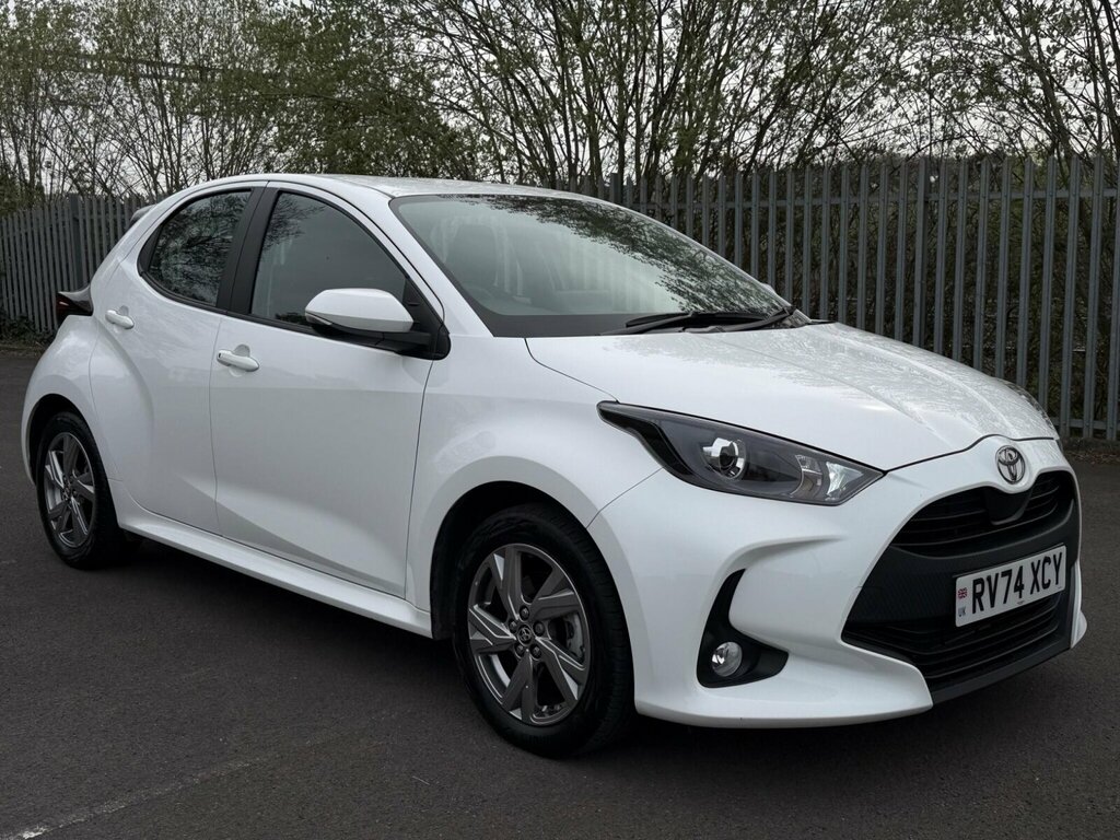 Toyota Yaris 1.5 Hybrid Icon Cvt White