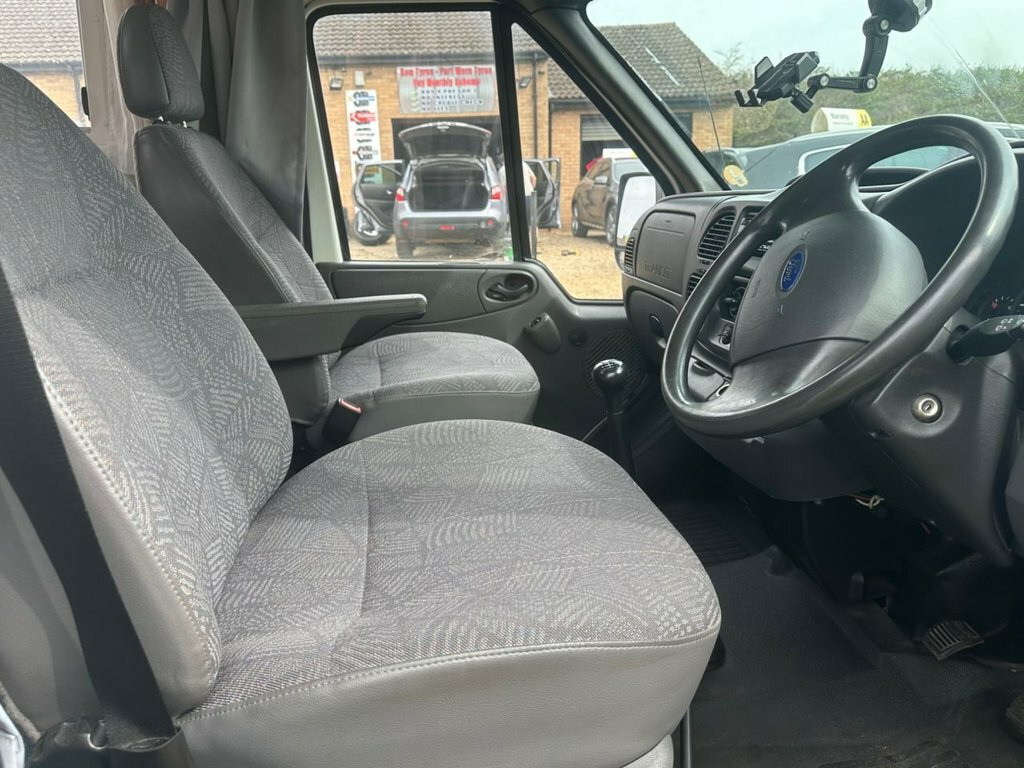 Ford Transit Custom 2006 2.4 17 Str Minibus 115Bhp 115 Bhp White #26