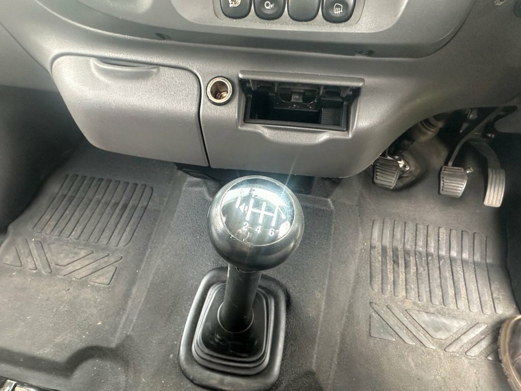 Ford Transit Custom 2006 2.4 17 Str Minibus 115Bhp 115 Bhp White #32