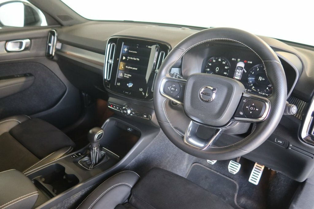 Volvo XC40 1.5L R-design WD70OUO White #4