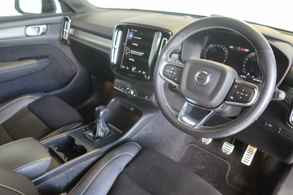 Volvo XC40 1.5L R-design Pro DX21HHJ Black #4