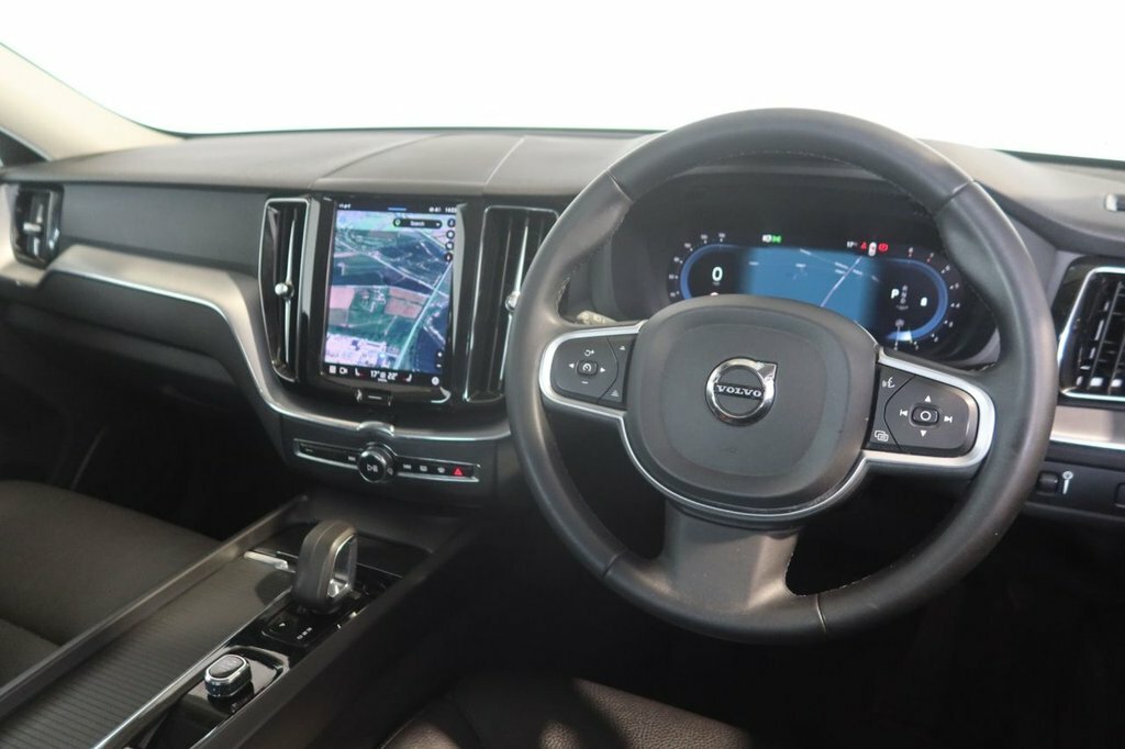 Volvo XC60 2L Momentum YS71ZDR Black #4