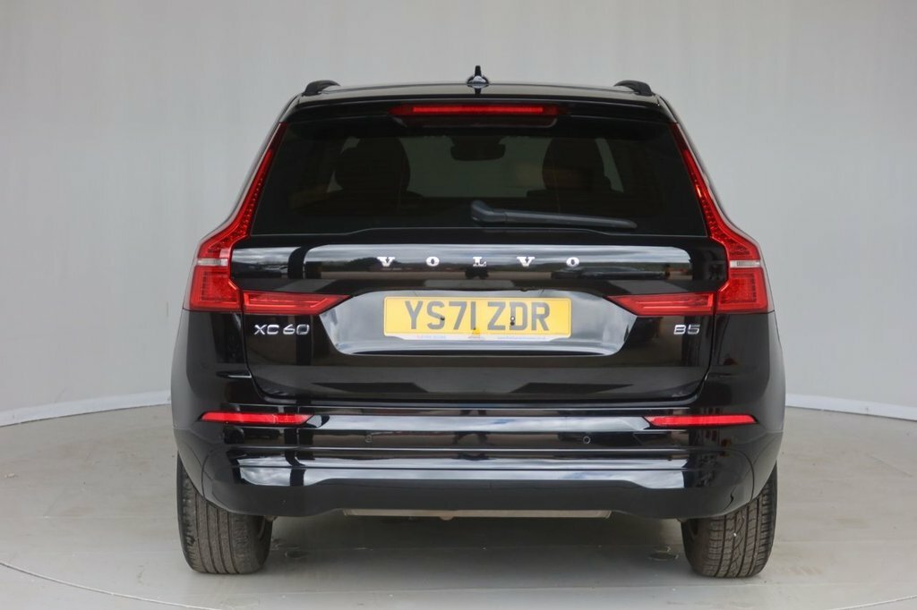 Volvo XC60 2L Momentum YS71ZDR Black #6