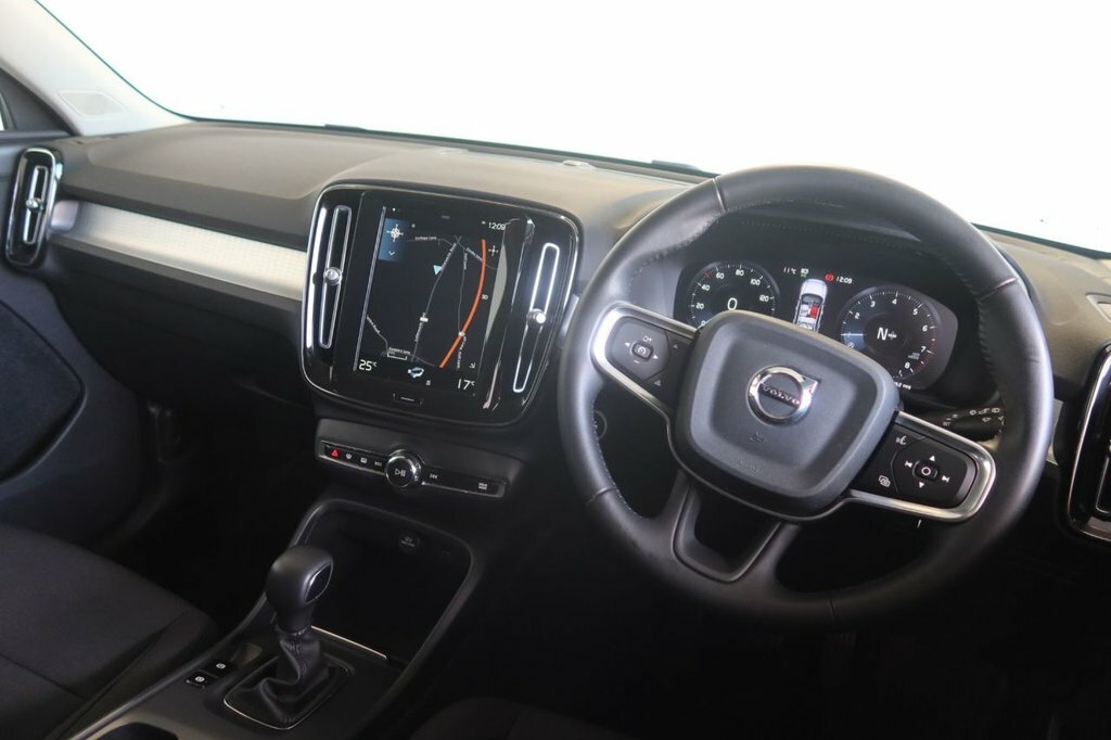 Volvo XC40 1.5L Momentum DP70PXV White #4