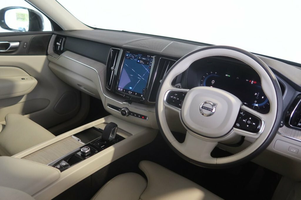 Volvo XC60 2L Plus YN72PLU Black #4
