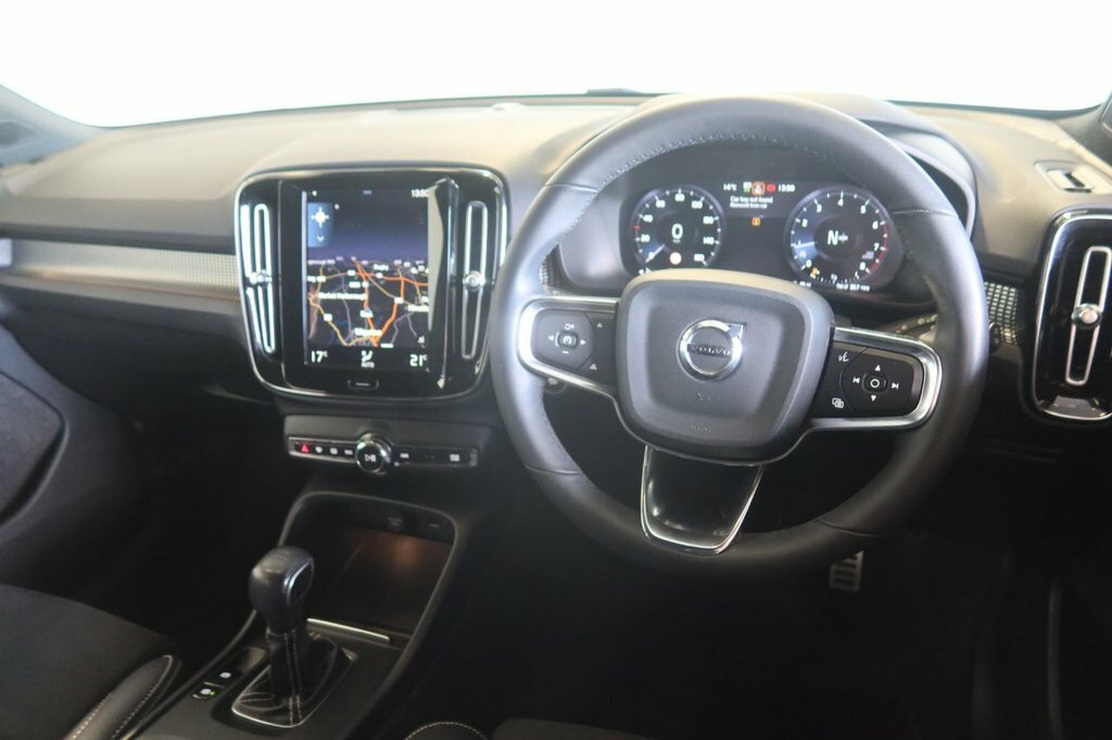 Volvo XC40 1.5L R-design DG22YLP Black #4