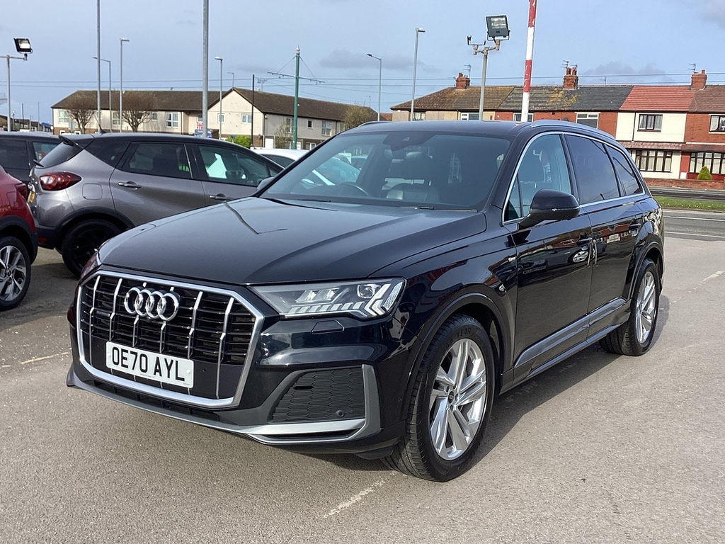 Audi Q7 Tfsie V6 S Line Black #2