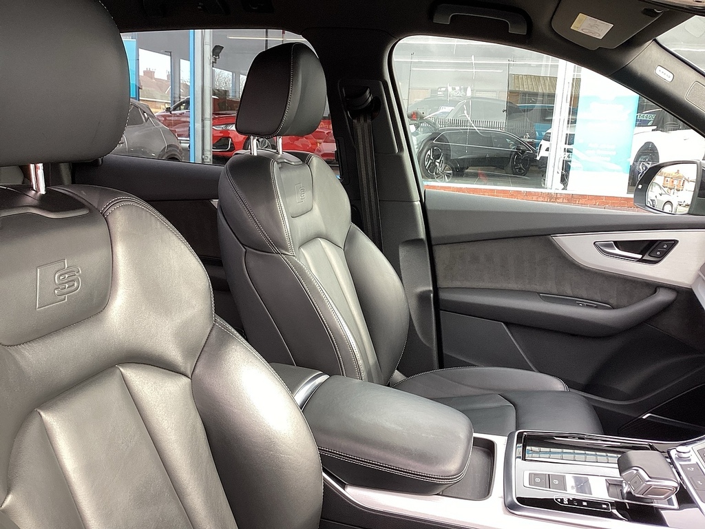 Audi Q7 Tfsie V6 S Line Black #6