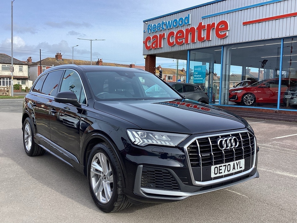 Audi Q7 Tfsie V6 S Line Black #4