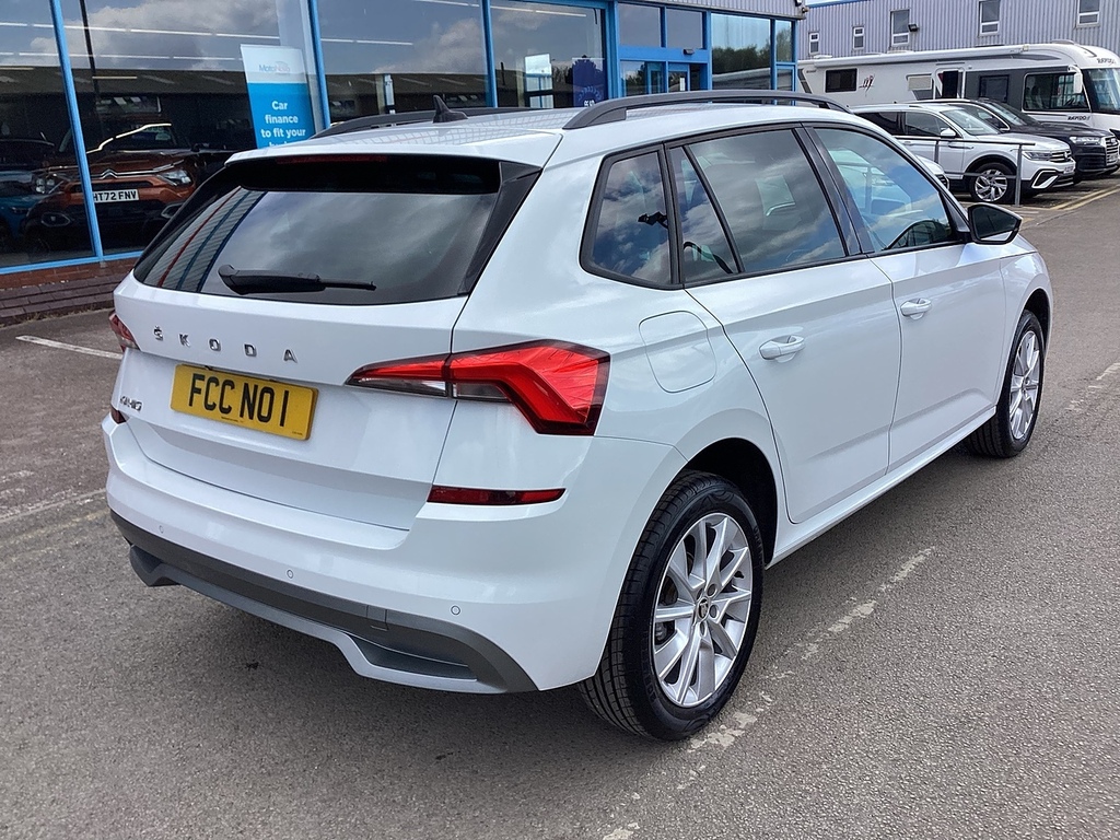 Skoda Kamiq Tsi Se Drive PO72EMK White #4