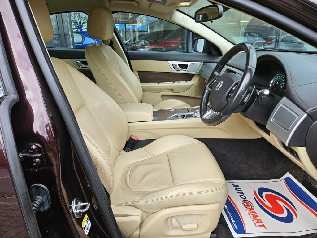 Jaguar XF 2.2L Luxury SF13VLK Red #6
