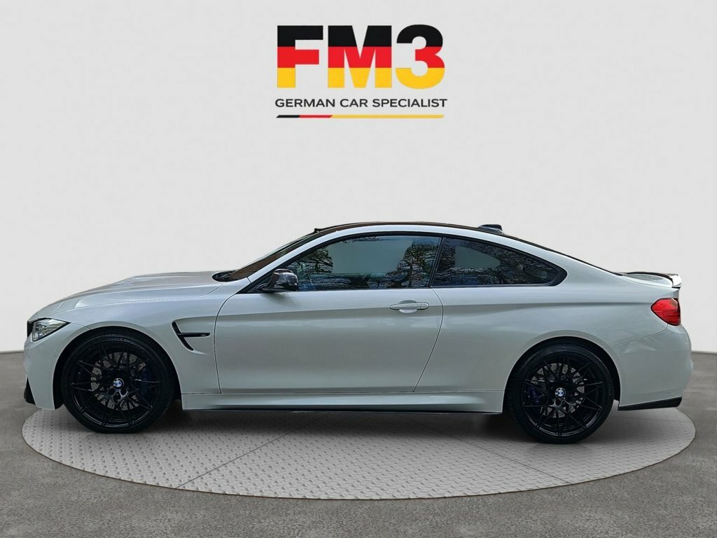BMW M4 3L Competition GV66NGG White #4
