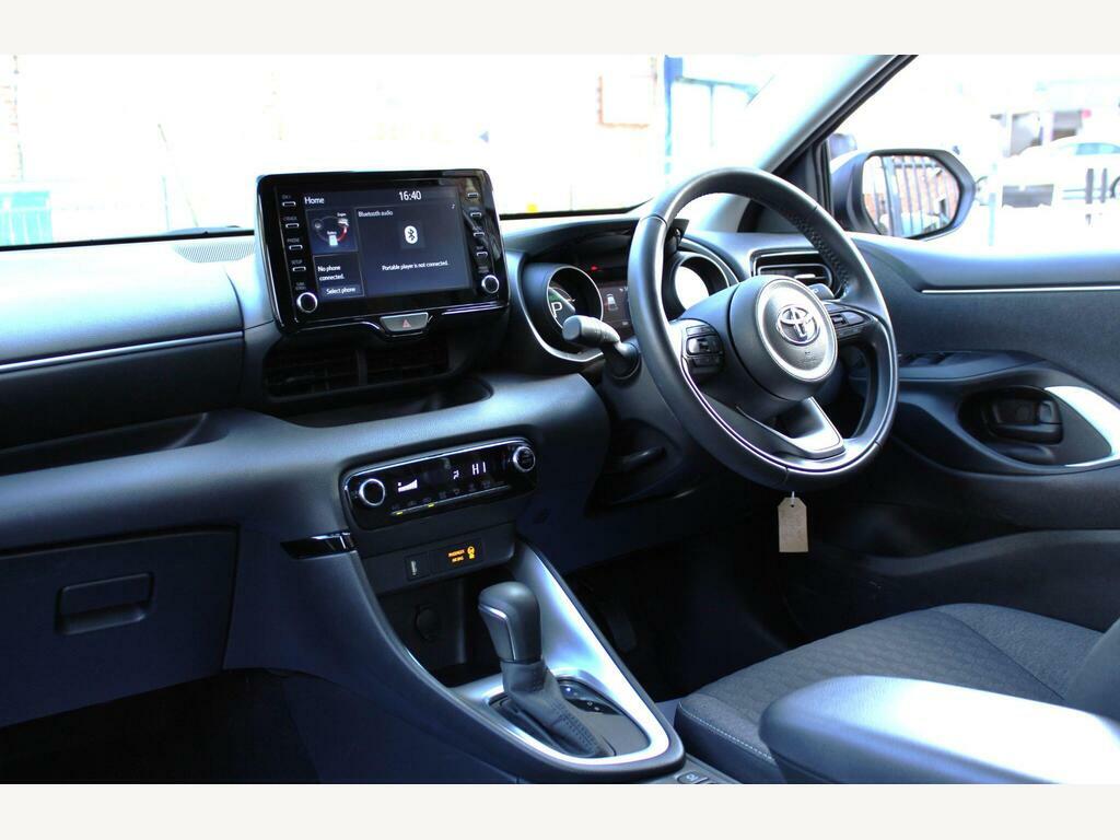 Toyota Yaris 1.5 Vvt-h Design E-cvt Euro 6 S S White #2