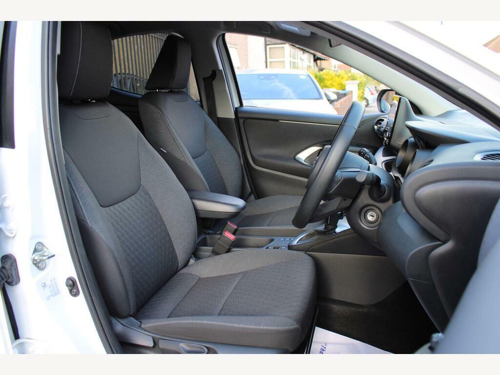 Toyota Yaris 1.5 Vvt-h Design E-cvt Euro 6 S S White #6