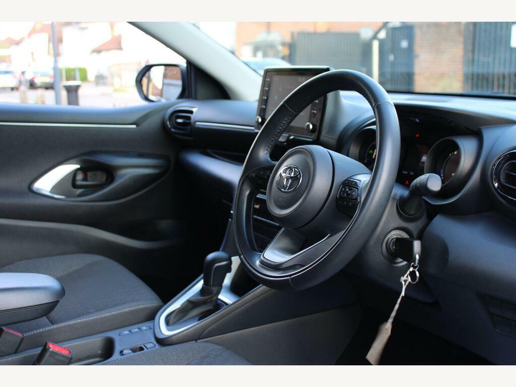 Toyota Yaris 1.5 Vvt-h Design E-cvt Euro 6 S S White #4