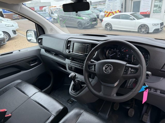 Vauxhall Vivaro Turbo D 2900 Sportive White