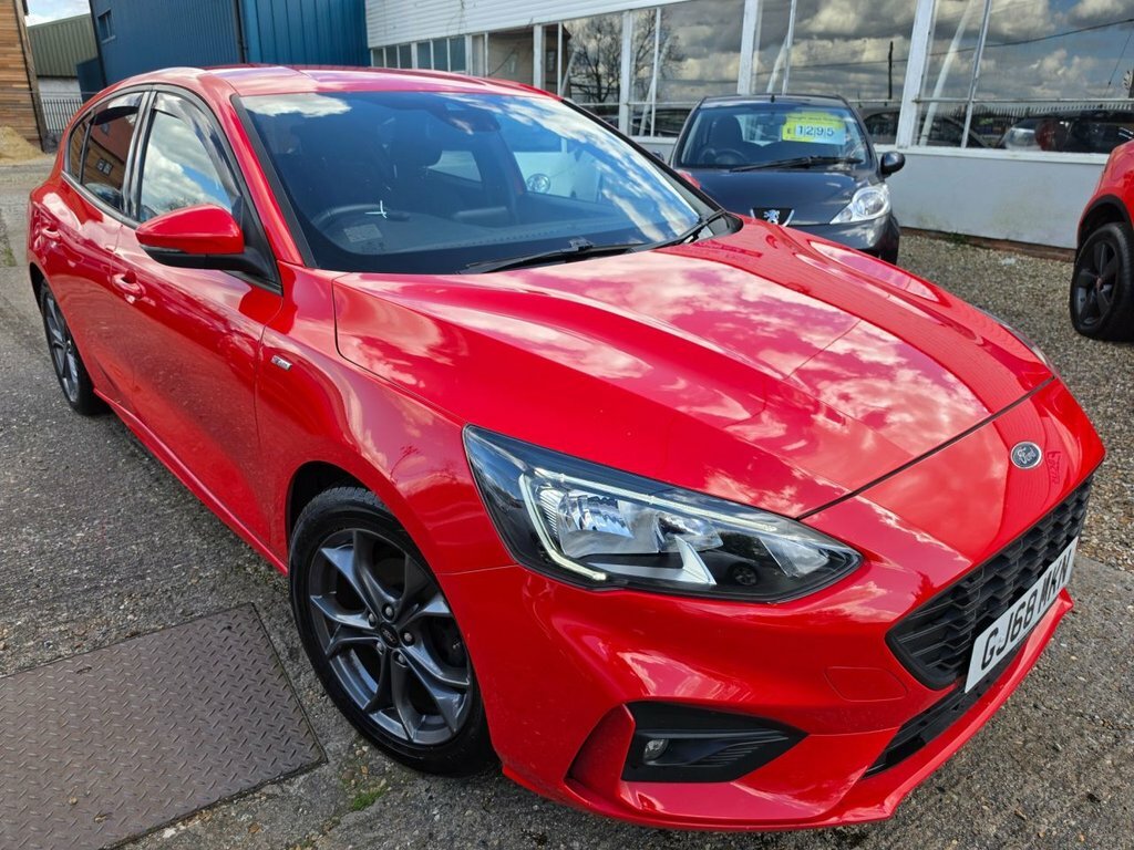 Ford Focus 1L St-line Red