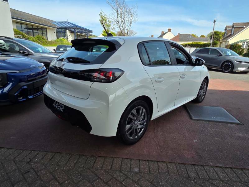 Peugeot 208 Puretech Active Premium - 2021 44212 White #4