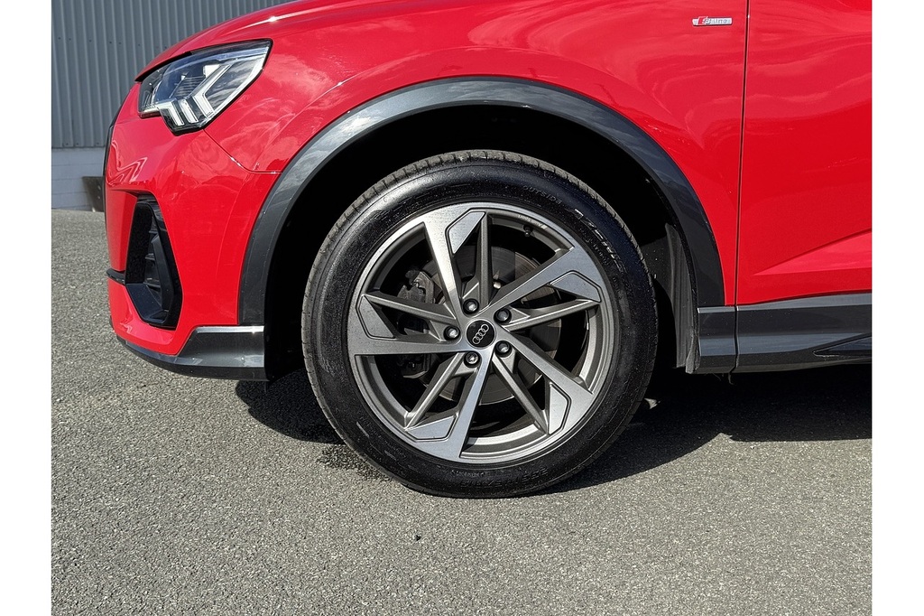 Audi Q3 2.0 Tfsi 45 Black Edition Sportback S Troni RK73MOA Red #4