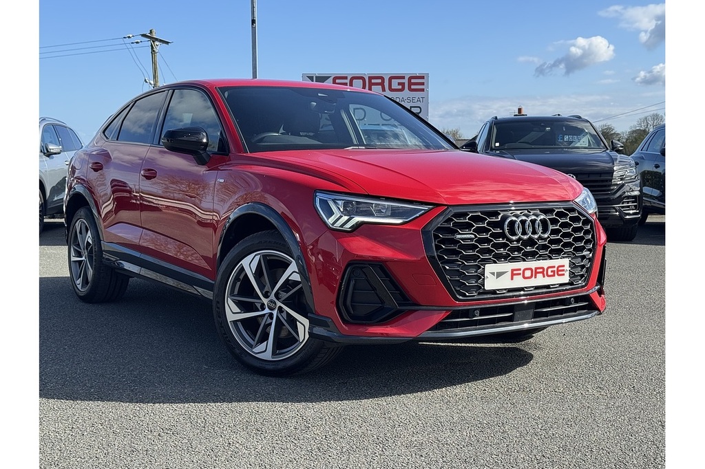 Audi Q3 2.0 Tfsi 45 Black Edition Sportback S Troni Red