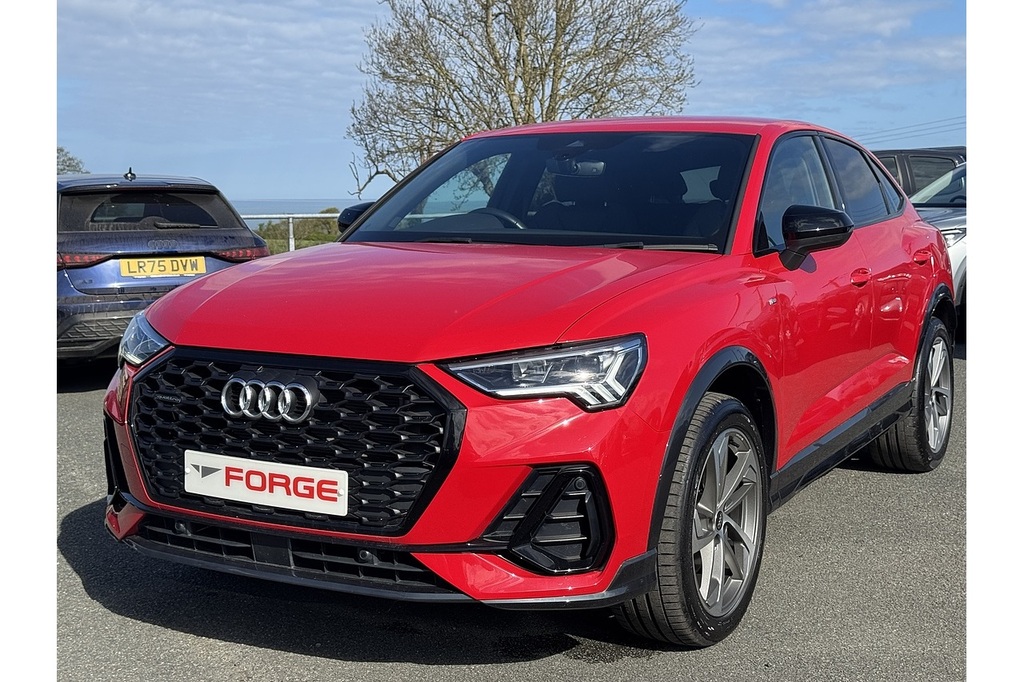 Audi Q3 2.0 Tfsi 45 Black Edition Sportback S Troni RK73MOA Red #3