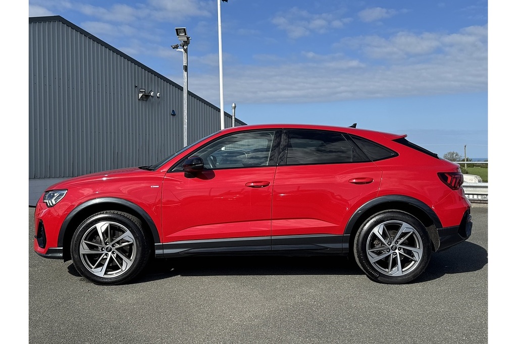 Audi Q3 2.0 Tfsi 45 Black Edition Sportback S Troni RK73MOA Red #5