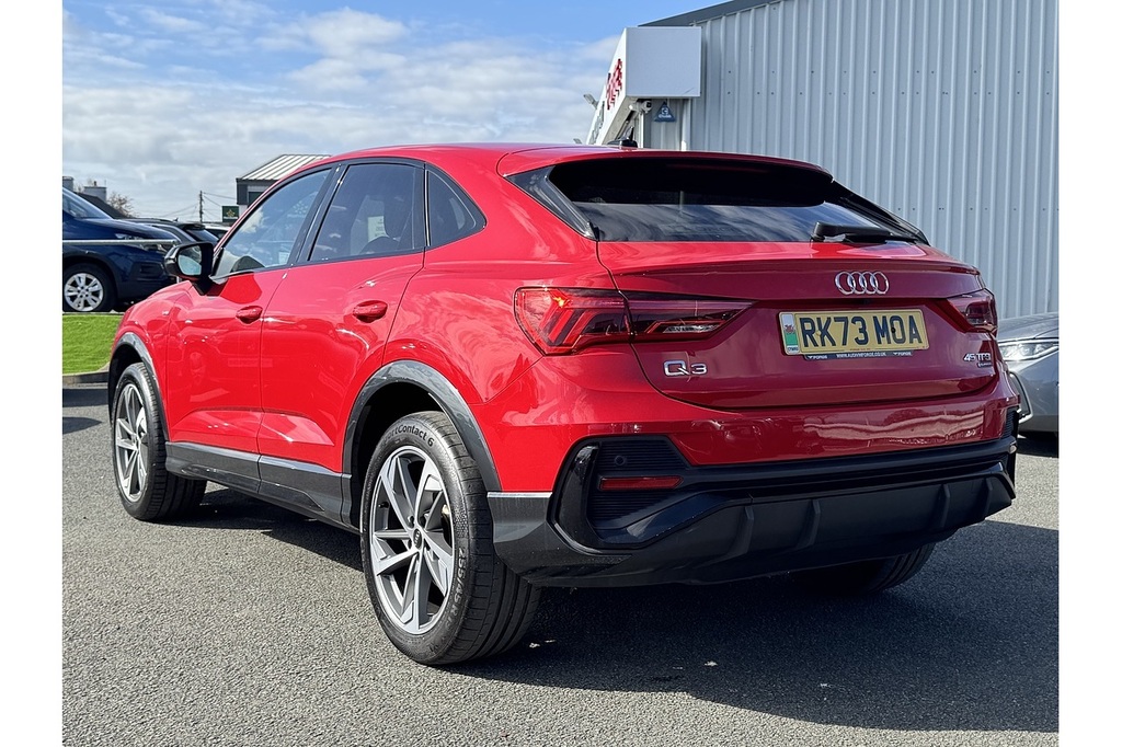 Audi Q3 2.0 Tfsi 45 Black Edition Sportback S Troni RK73MOA Red #6