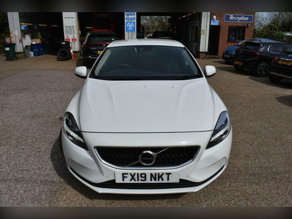 Volvo V40 2.0 T2 R-design Edition Hatchback Manua FX19NKT White #4