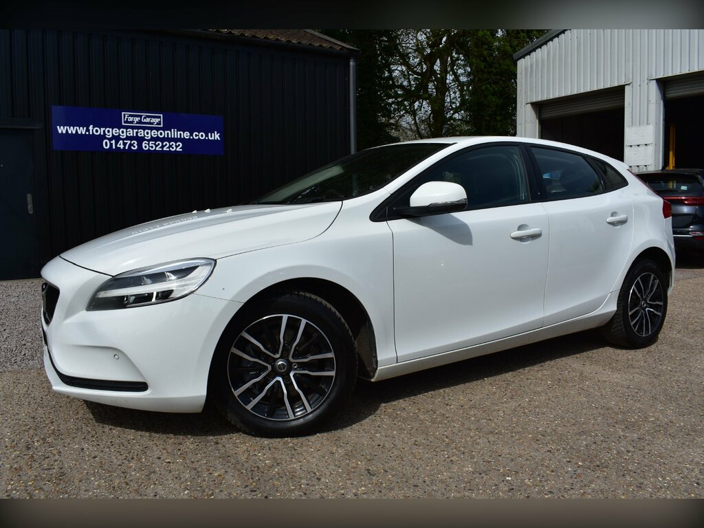 Volvo V40 2.0 T2 R-design Edition Hatchback Manua White