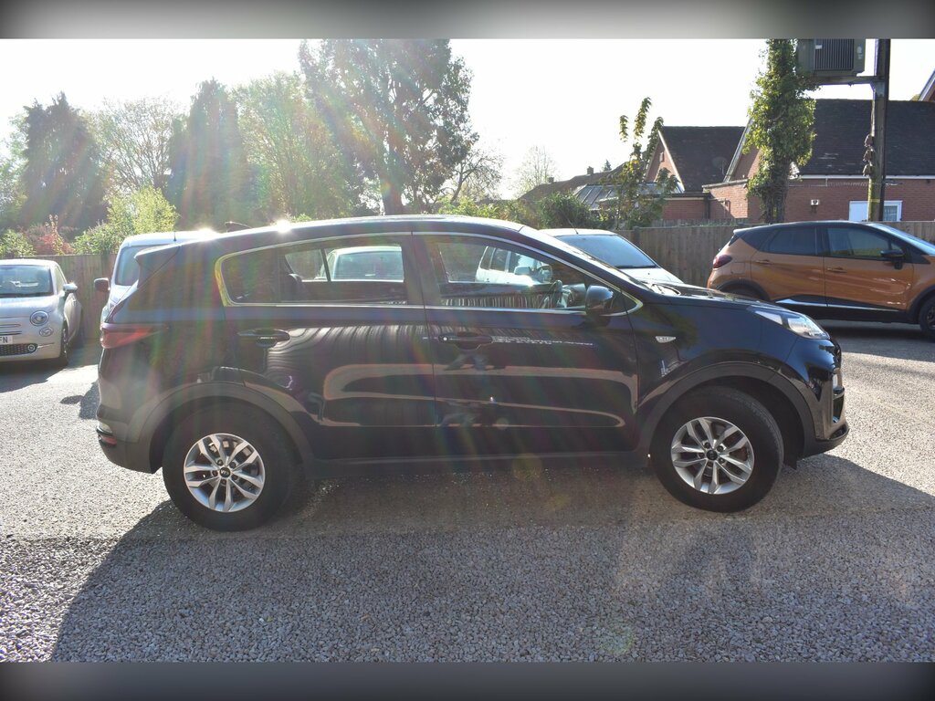 Kia Sportage 1.6 Gdi 1 Suv Euro 6 Ss 130 RK68VJA Black #2