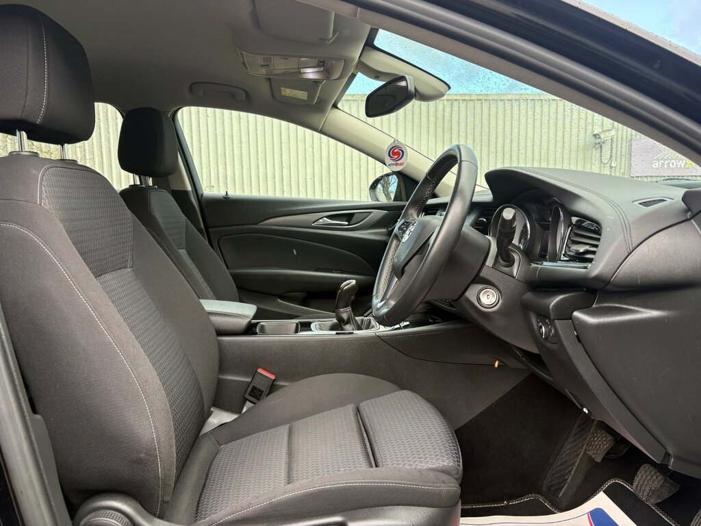 Vauxhall Insignia 1.5 Turbo D Se Nav Grand Sport E Black #4