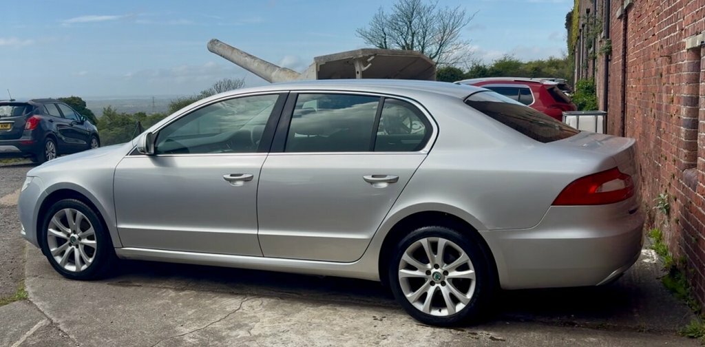 Skoda Superb Hatchback FY62VGM Grey #4