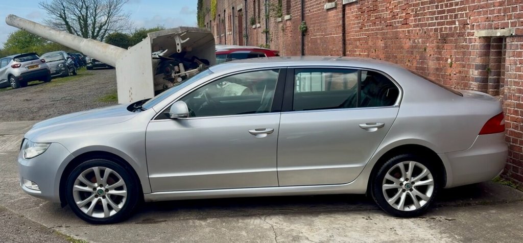 Skoda Superb Hatchback FY62VGM Grey #5