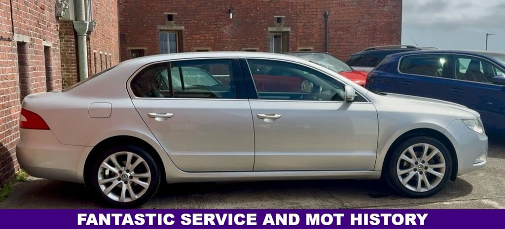 Skoda Superb Hatchback FY62VGM Grey #2