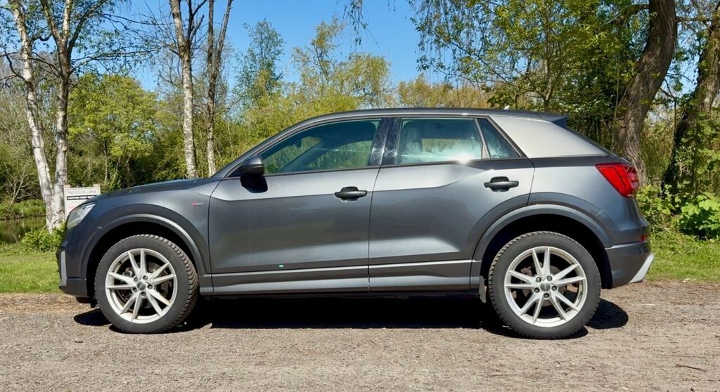 Audi Q2 Suv PX67WMY Grey #4