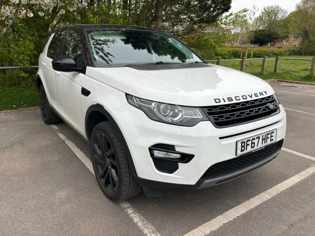 Land Rover Discovery Sport 2L Hse Black White