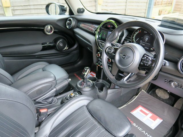 Mini Hatch 2.0 Cooper S Exclusive Hatchback Steptr YG70NDF Grey #3