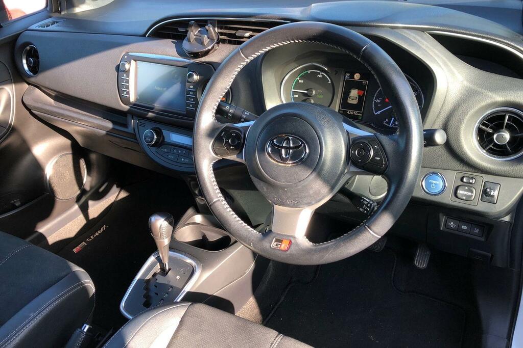 Toyota Yaris 1.5 Hybrid Gr-sport Cvt DC19AFF White #3